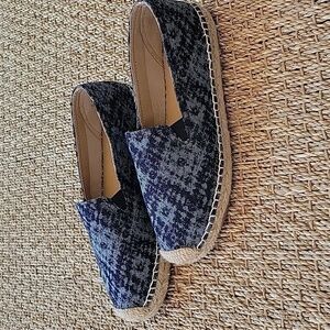 SOUL Naturalizer blue canvas espadrilles.  Great condition.  Size 6.